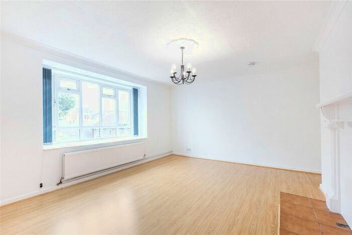 3 Bedroom Flat To Rent In Voltaire Road, Clapham, London, SW4