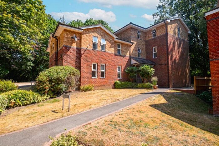 2 Bedroom Flat For Sale In Oakwood Close, Otterbourne, SO21