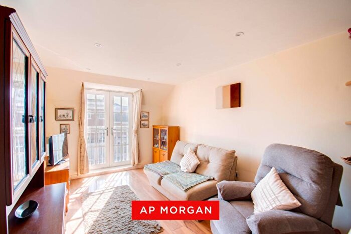 2 Bedroom Apartment For Sale In Worcester Street, Stourbridge, West Midlands, DY8