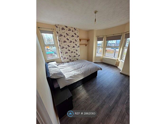 4 Bedroom End Terrace House To Rent In Ampthill Road, Bedford, MK42