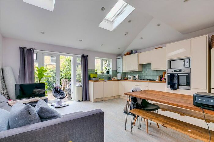 2 Bedroom Flat To Rent In Munster Road, Munster Village, SW6