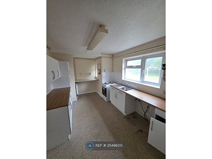3 Bedroom Flat To Rent In Halliday Crescent, Southsea, PO4