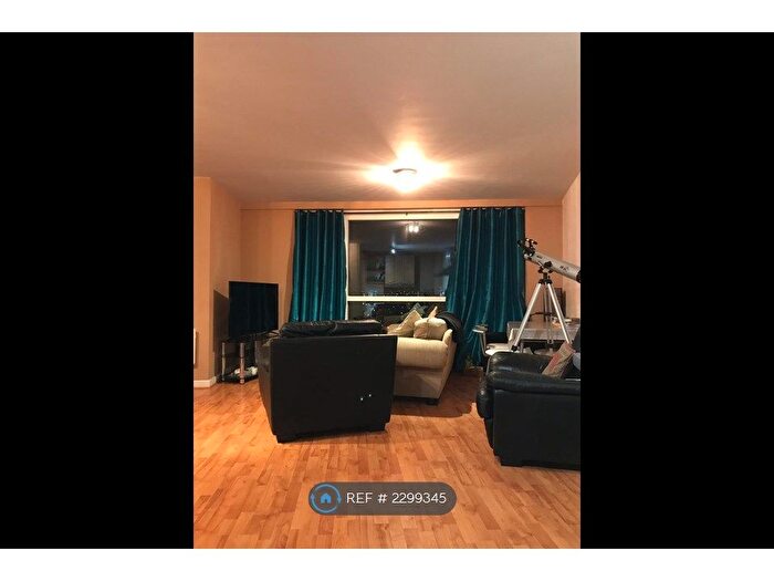 2 Bedroom Flat To Rent In Elmwood Lane, Leeds, LS2