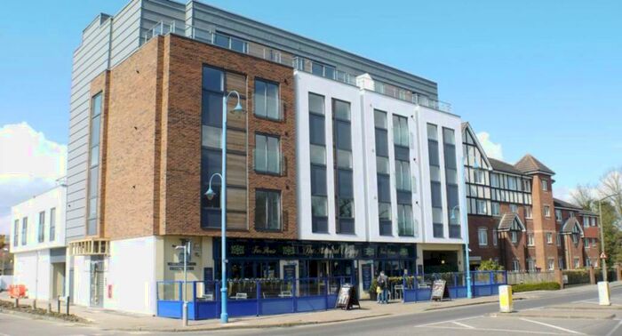 2 Bedroom Apartment To Rent In Darkes Lane, Potters Bar, EN6