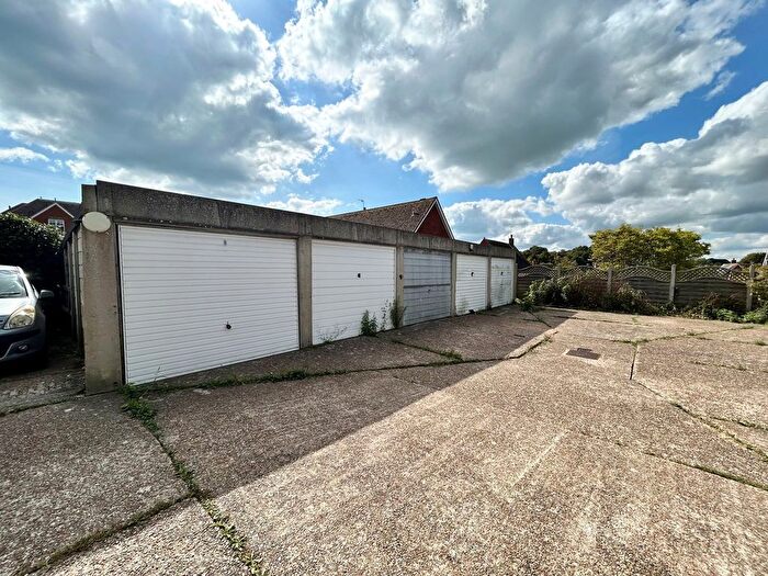 2 Bedroom Flat For Sale In Collington Avenue, Bexhill On Sea, TN39