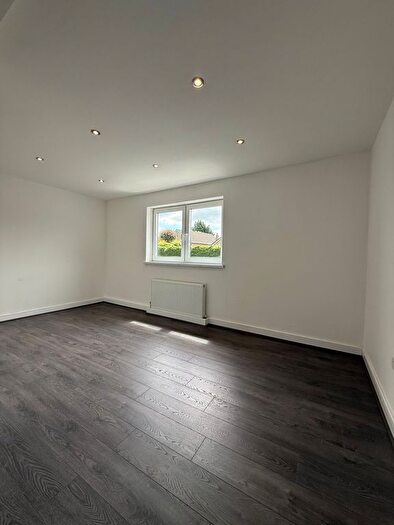 2 Bedroom Flat To Rent In Shill Bank Lane, WF14