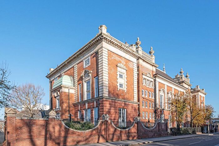 2 Bedroom Flat To Rent In Bramshaw Road, Hackney, London, E9