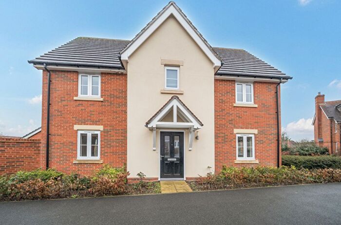4 Bedroom Detached House For Sale In Rowden Way, Alton, Hampshire, GU34