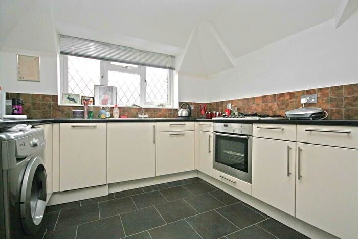 1 Bedroom Flat To Rent In West Byfleet, Surrey, KT14