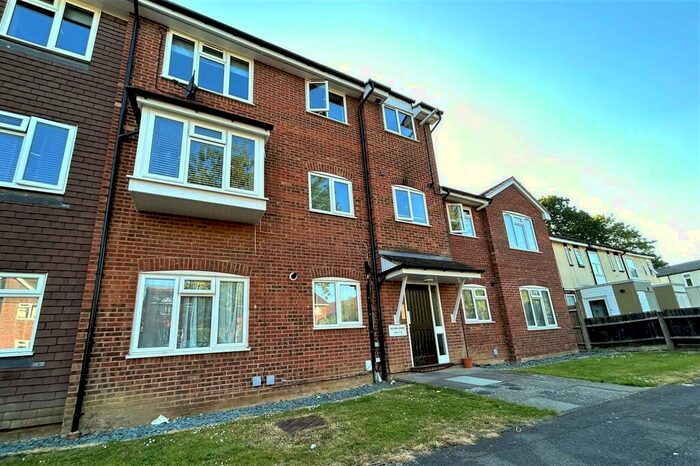 1 Bedroom Flat To Rent In Willow Court, Harrow, HA2