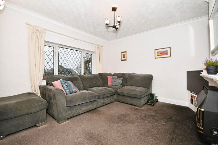 2 Bedroom Detached Bungalow For Sale In Holmebank West, Brockwell, Chesterfield, S40