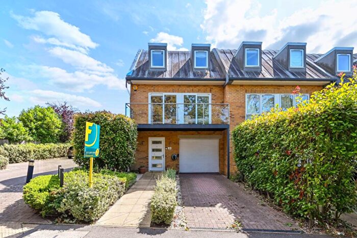 4 Bedroom Semi-Detached House To Rent In Salisbury Road, Worcester Park, KT4