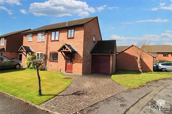 3 Bedroom Semi-Detached House For Sale In Fuller Close, Thatcham, Berkshire, RG19