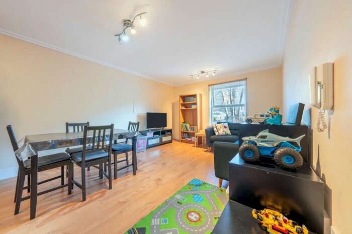 2 Bedroom Flat To Rent In Wilshaw Close, London, NW4