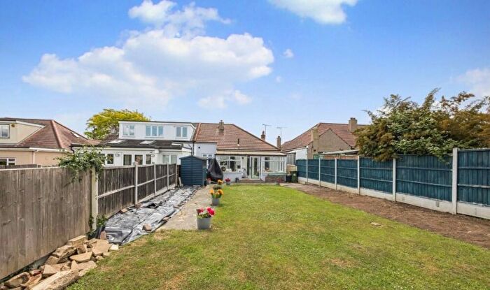 2 Bedroom Bungalow For Sale In Heather Gardens, Romford, RM1