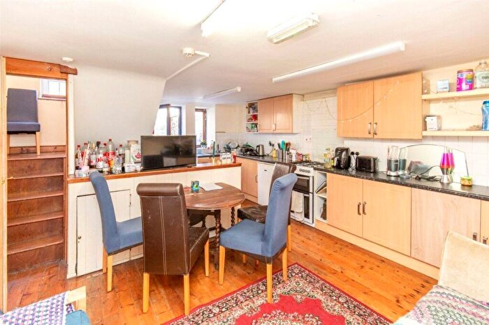 3 Bedroom House To Rent In York Place, Bristol, BS1