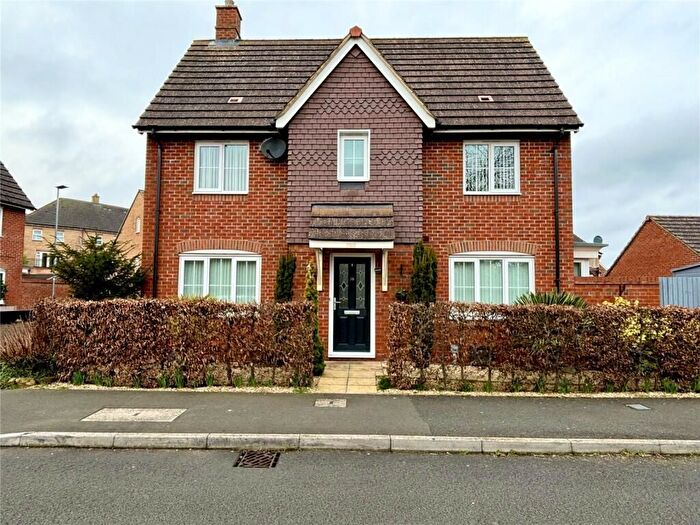 3 Bedroom Semi Detached House For Sale In Culverhouse Road, Swindon, SN1
