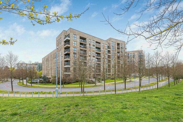 2 Bedroom Flat To Rent In Lakeside Drive, Acton, NW10