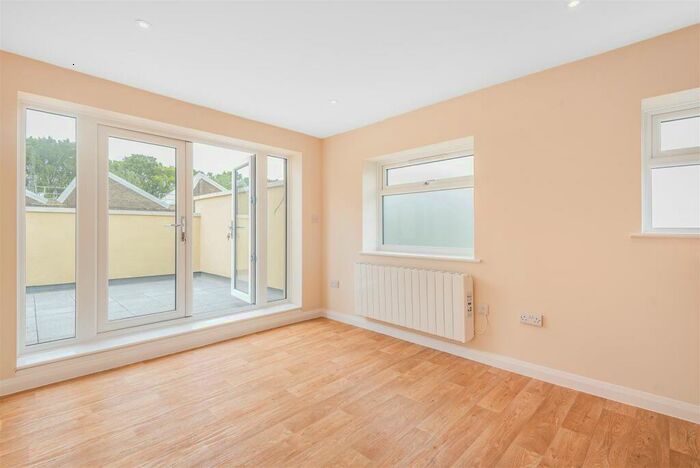 1 Bedroom Flat To Rent In Forest Road, Effingham Junction, KT24