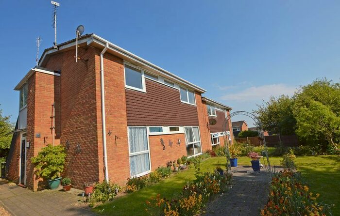 2 Bedroom Maisonette To Rent In Wooteys Way, Alton, GU34