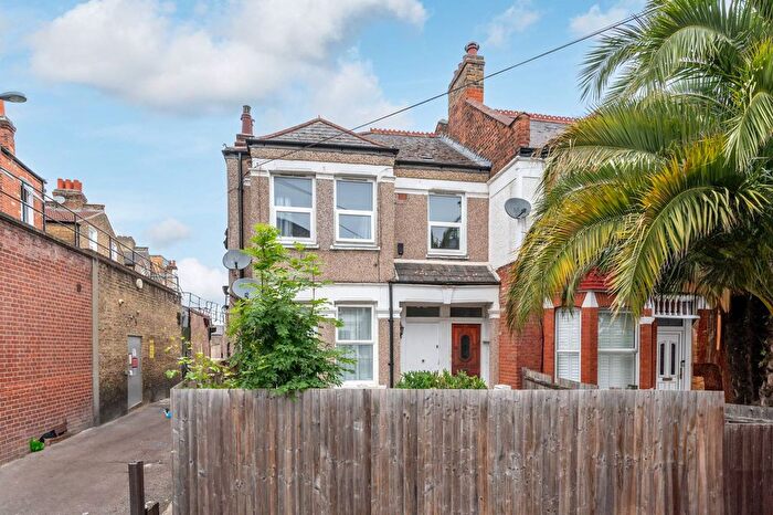 1 Bedroom Maisonette For Sale In Vant Road, Tooting, London, SW17