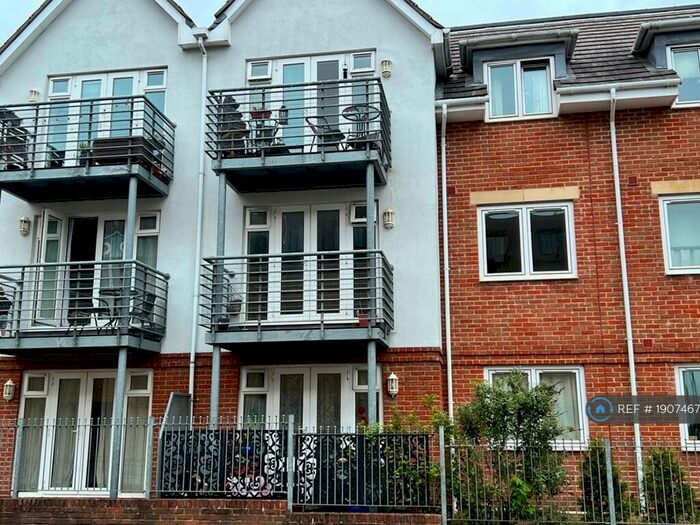 2 Bedroom Flat To Rent In Old Dairy Close, Fleet, GU51