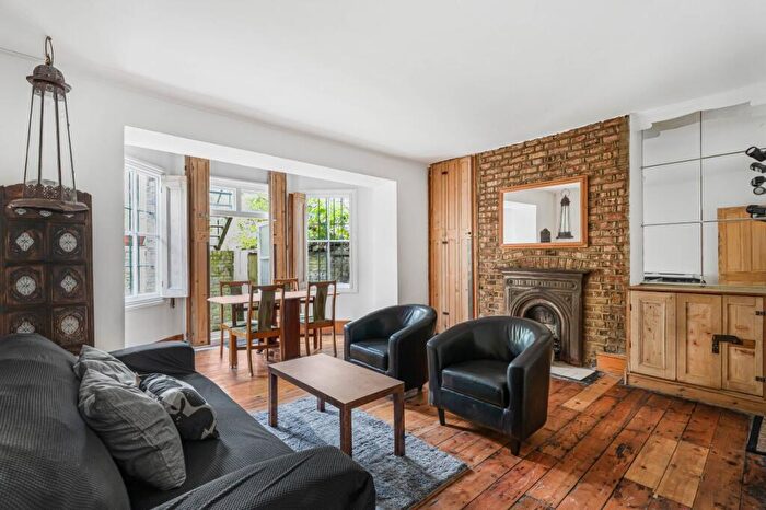 2 Bedroom Flat To Rent In Highbury New Park, Highbury, N5