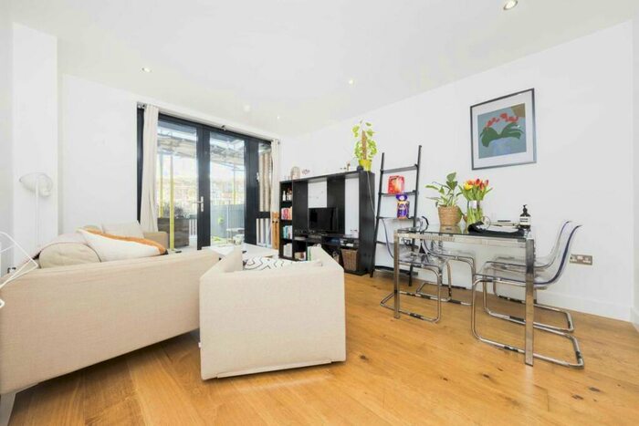 2 Bedroom Flat To Rent In Lovelace Street, Haggerston Park, E8