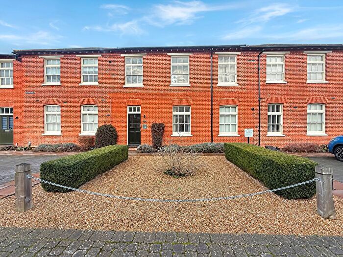 2 Bedroom Flat For Sale In Old St Michaels Drive, Braintree, CM7