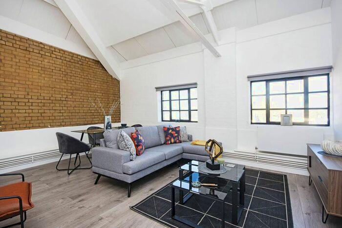 3 Bedroom Flat To Rent In Tyssen Street, Dalston, London, E8