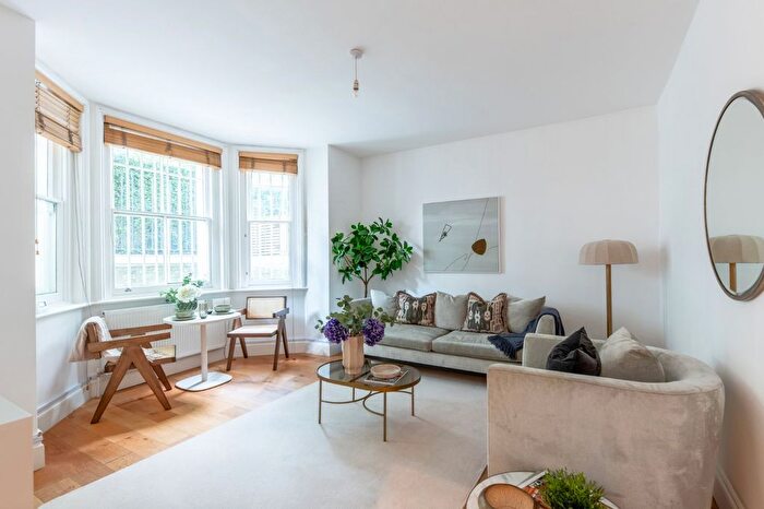 1 Bedroom Flat For Sale In Elgin Crescent, London, W11