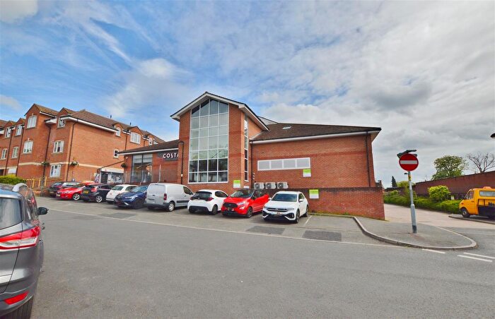 1 Bedroom Flat For Sale In Bells Hill Green, Stoke Poges, SL2