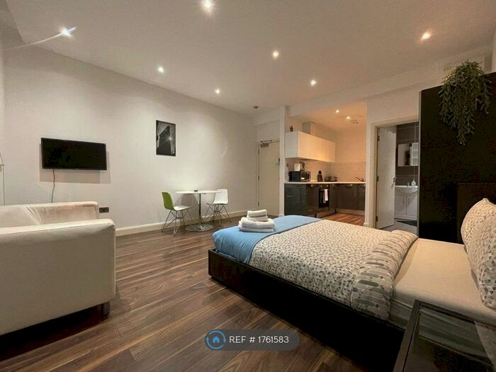 Studio To Rent In London, London, EC2A