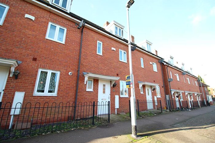3 Bedroom Town House To Rent In Charlottes Row, Rushden, NN10