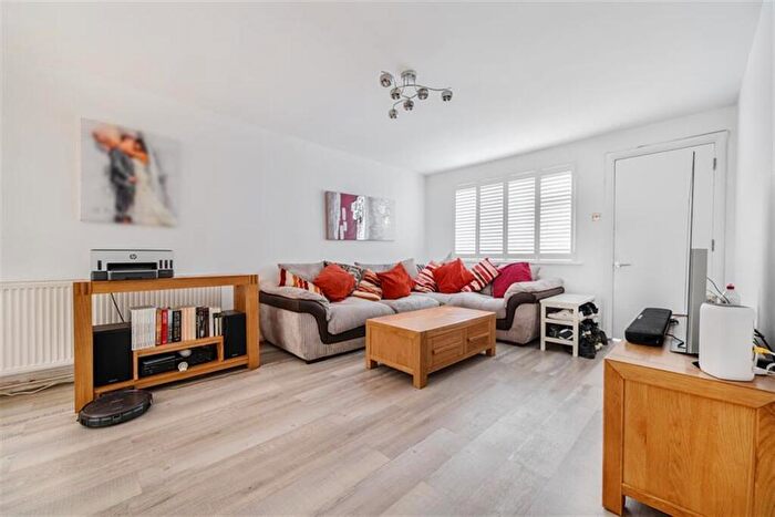 2 Bedroom Apartment To Rent In Lima Court, Bath Road, Reading, RG1