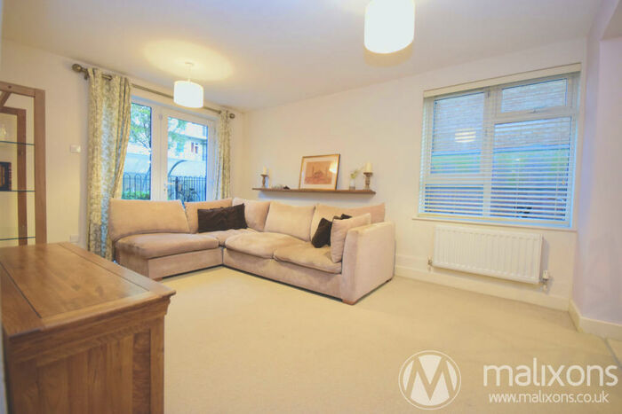 2 Bedroom Flat To Rent In Limerick Close, London, SW12