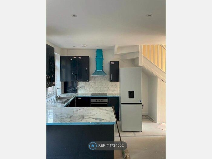 3 Bedroom End Of Terrace House To Rent In Seely Road, London, SW17