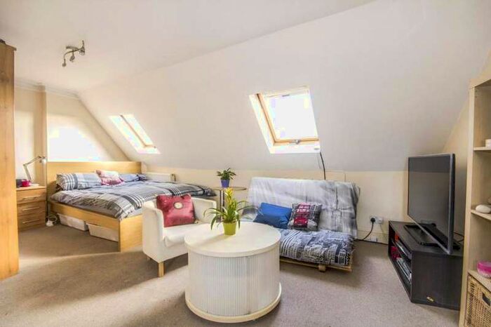 Flat To Rent In Knights Hill, West Norwood, London, SE27