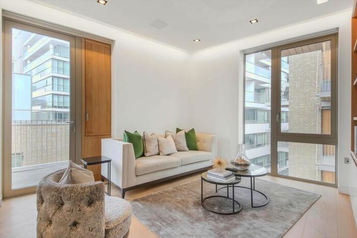 2 Bedroom Flat To Rent In One Tower Bridge, Chatsworth House, Duchess Walk, London, SE1