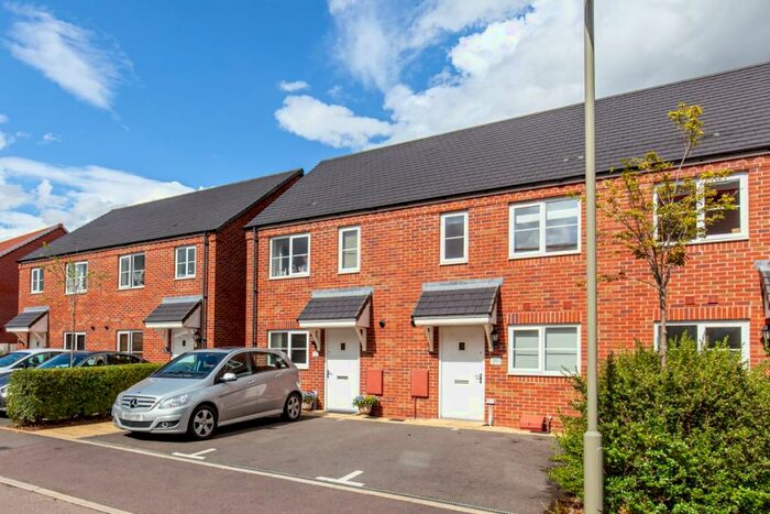 2 Bedroom Semi-Detached House To Rent In Linnet Road, Bodicote, OX15