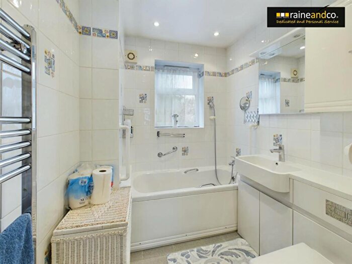 2 Bedroom Detached Bungalow For Sale In Fairview, Potters Bar, EN6