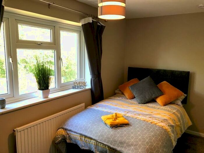 1 Bedroom House To Rent In Southgate, RH10