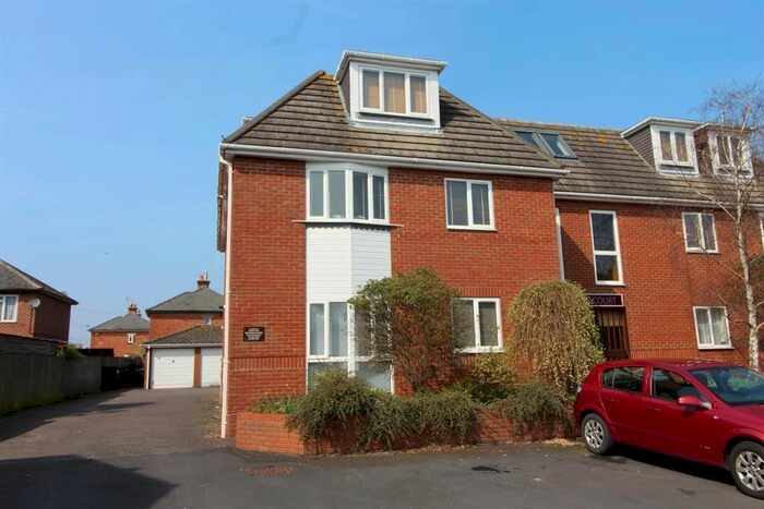 2 Bedroom Flat To Rent In York Close, Christchurch, BH23
