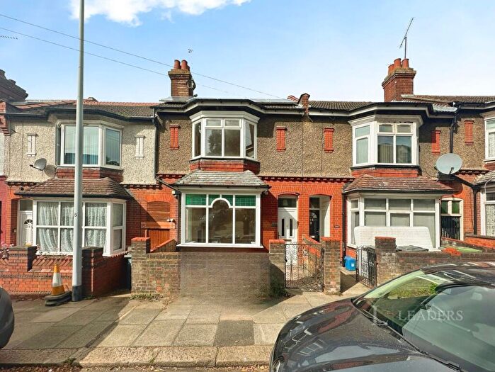 3 Bedroom Semi Detached House To Rent In High Town Road, Luton, Bedfordshire, LU2