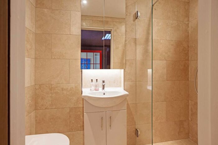 1 Bedroom Mews For Sale In East Street, Petworth, West Sussex, GU28