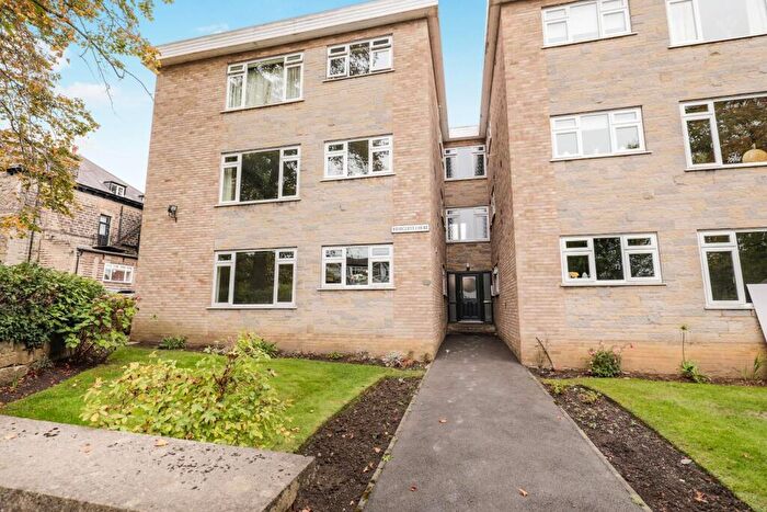 2 Bedroom Apartment For Sale In West Cliffe Court, Harrogate, HG2