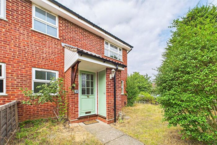 1 Bedroom Maisonette For Sale In Armstrong Way, Woodley, Reading, Berkshire, RG5
