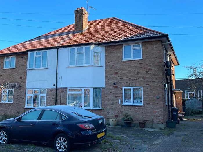 2 Bedroom Maisonette To Rent In Blackberry Farm Close, Hounslow, TW5