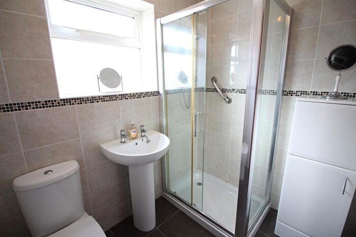 2 Bedroom Semi-Detached Bungalow For Sale In Rockingham Way, Leeds, LS15