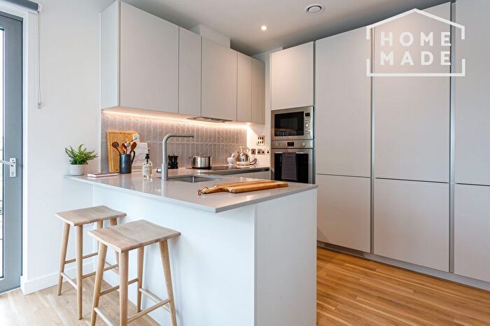 2 Bedroom Flat To Rent In Greenford Quay, Greenford, UB6